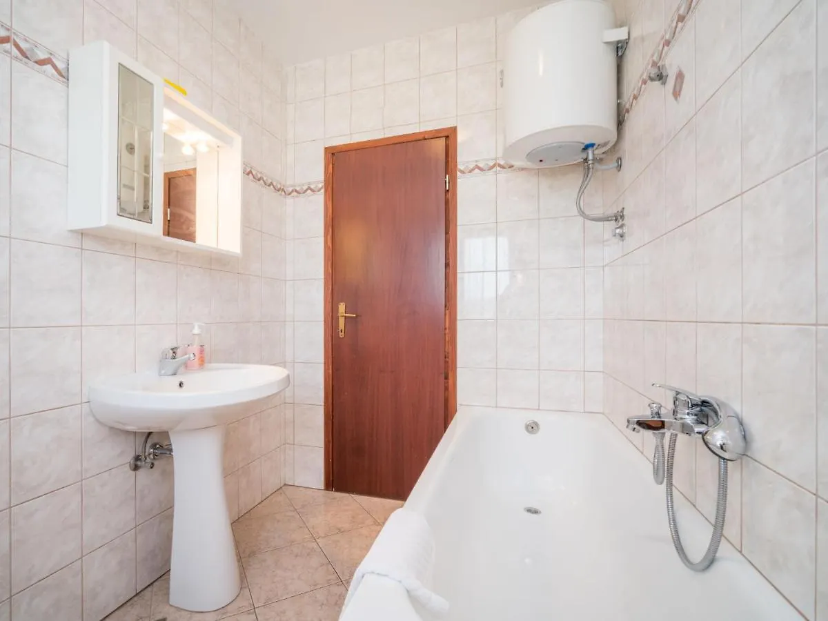 Apartment Fuma-3 By Interhome Jadranovo Croazia
